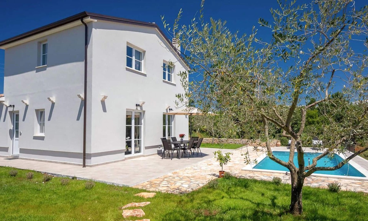 Kastel House | Stunning home in Paldigija