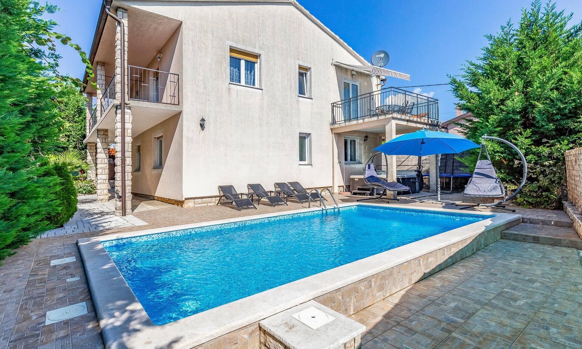 Mali Vareski House | Stunning home in Peruski
