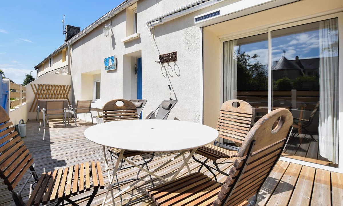 Pirou House | Stunning home in Pirou with kitchen