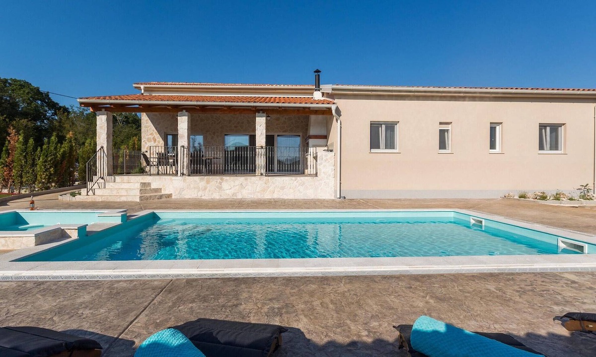 Vrvari House | Stunning home in Porec