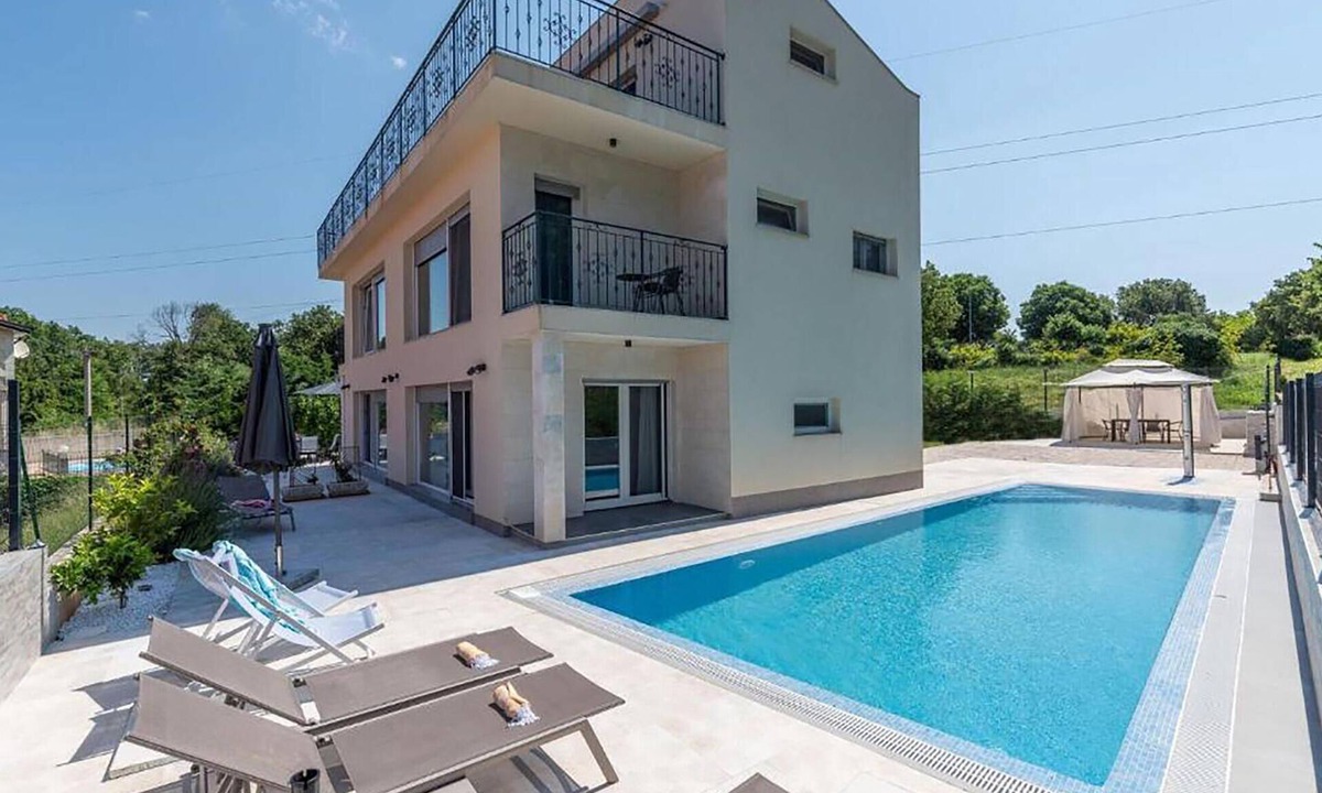 Mugeba House | Stunning home in Porec