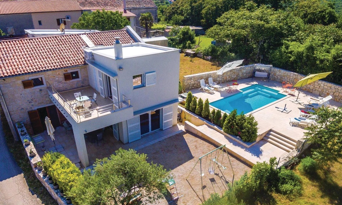 Rakalj House | Stunning home in Rakalj with sauna