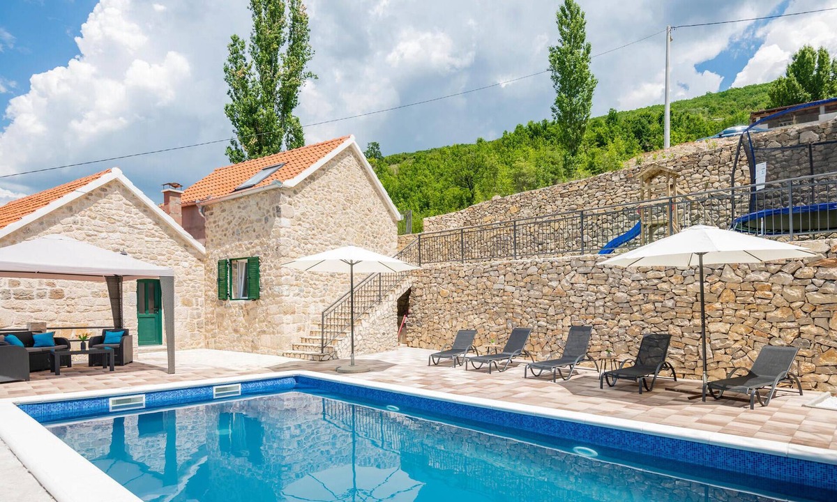 Prolozac House | Stunning home in Ricice