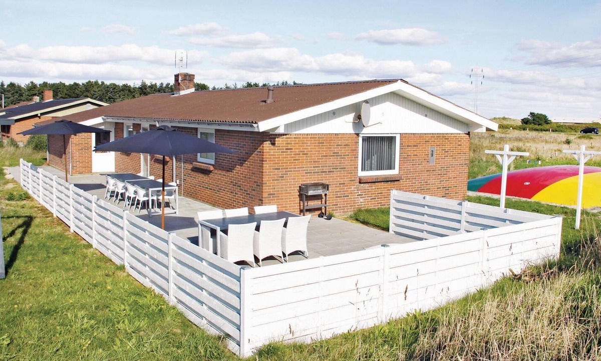 Klegod Strand House | Stunning home in Ringkøbing with sauna