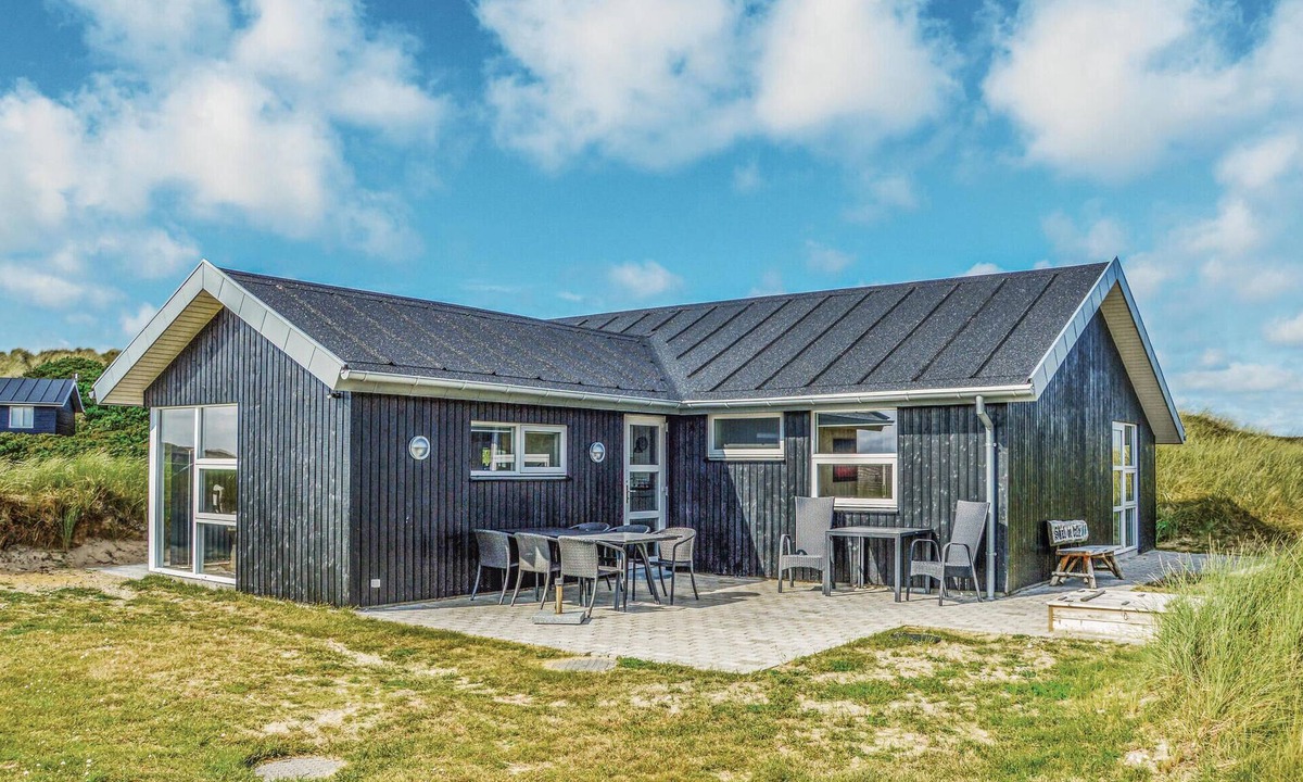 Houvig Strand House | Stunning home in Ringkøbing