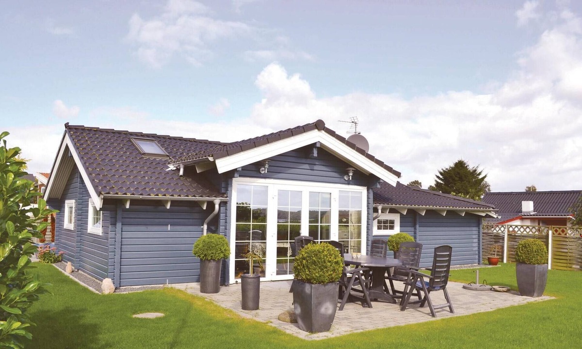 Ronde House | Stunning home in Rønde with kitchen