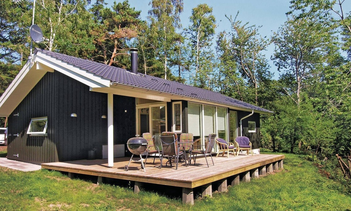 Ronne House | Stunning home in Rønne with kitchen