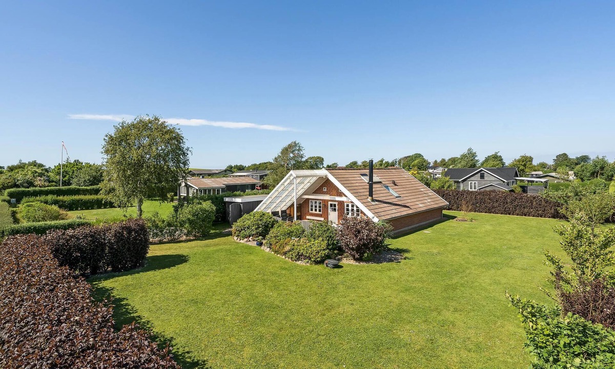 Floutrup House | Stunning home in Roslev with kitchen