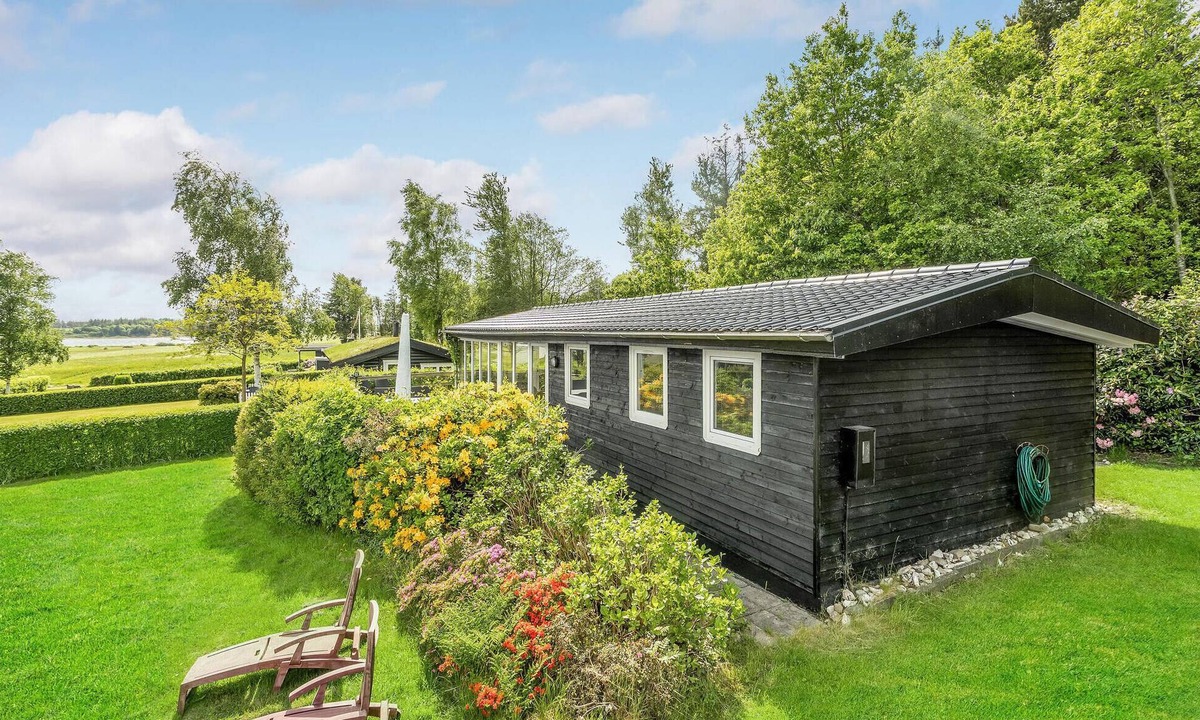 Ronbjerg House | Stunning home in Roslev with kitchen