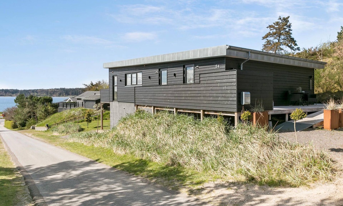 Sallingsund House | Stunning home in Roslev with kitchen