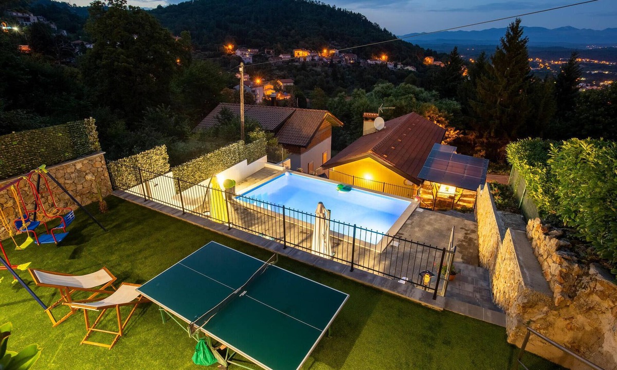 Rukavac House | Stunning home in Rukavac