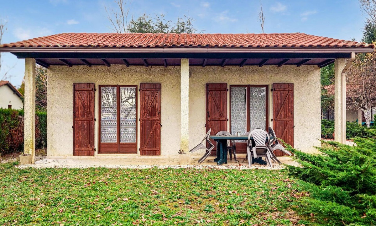 Sarrecave House | Stunning home in Sarrecave with swimming pool