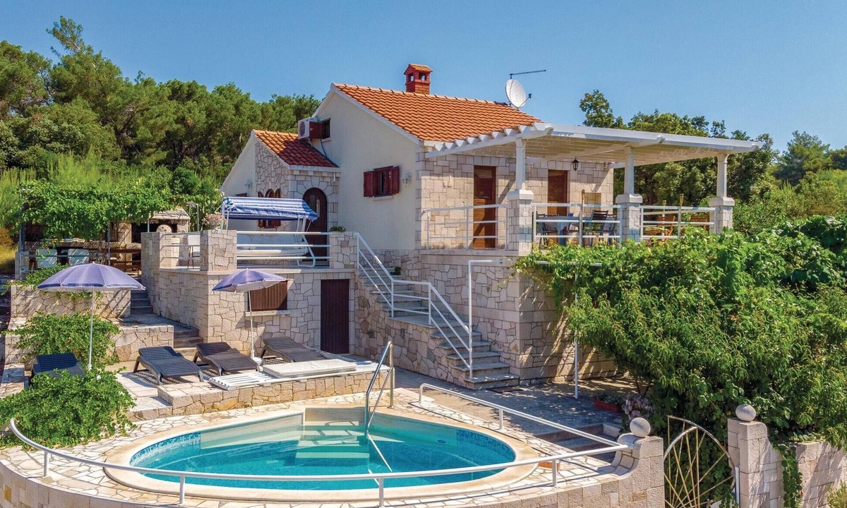 Vela Luka House | Stunning home in Siroka
