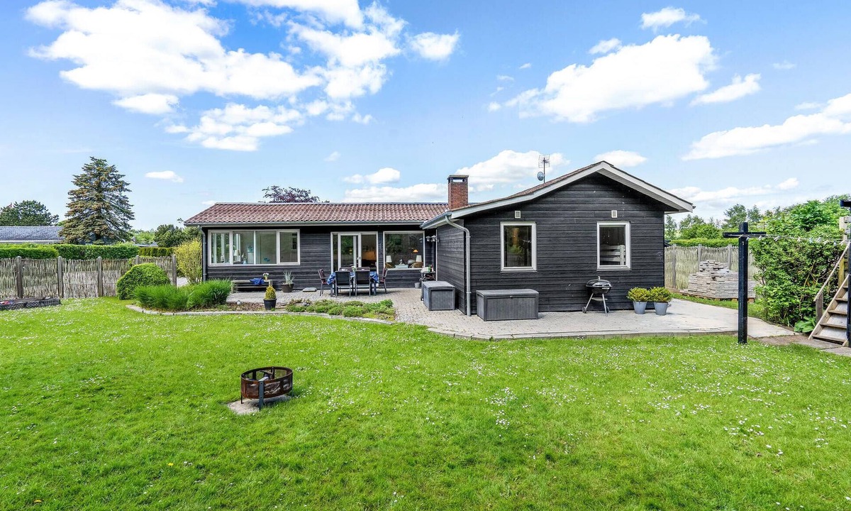 Frolunde House | Stunning home in Slagelse with kitchen