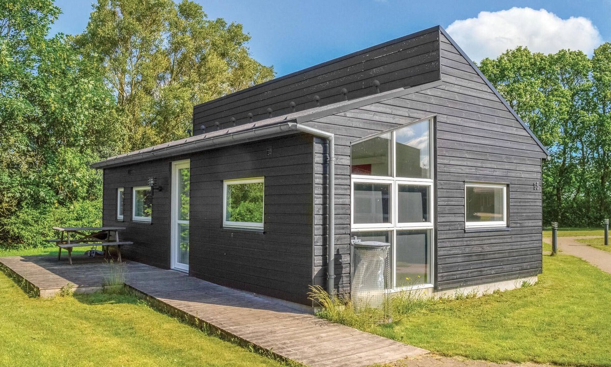 Spjald House | Stunning home in Spjald with WiFi