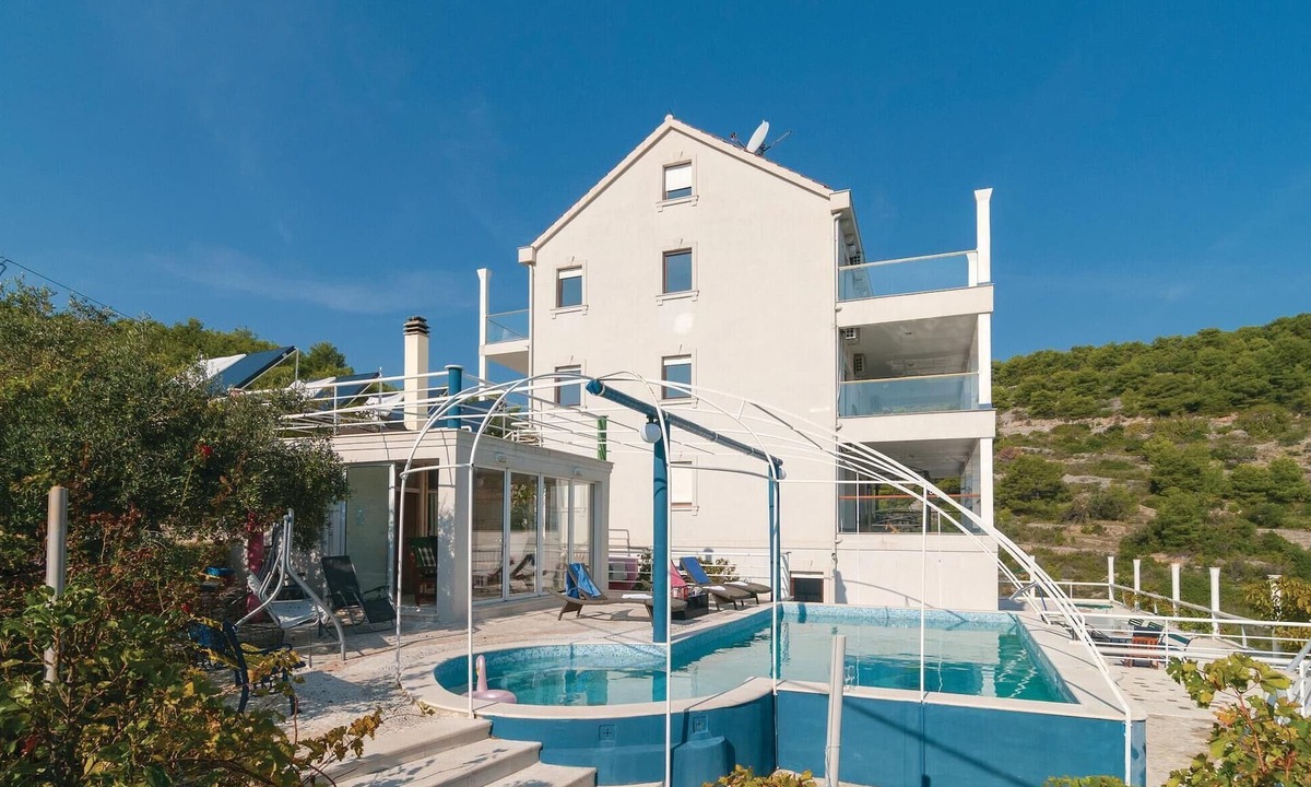 Stomorska House | Stunning home in Stomorska with sauna