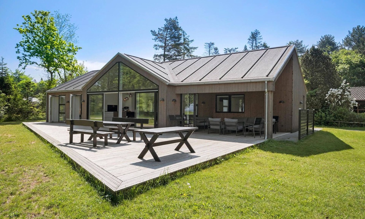 Strøby Ladeplads House | Stunning home in Strøby with house sea view