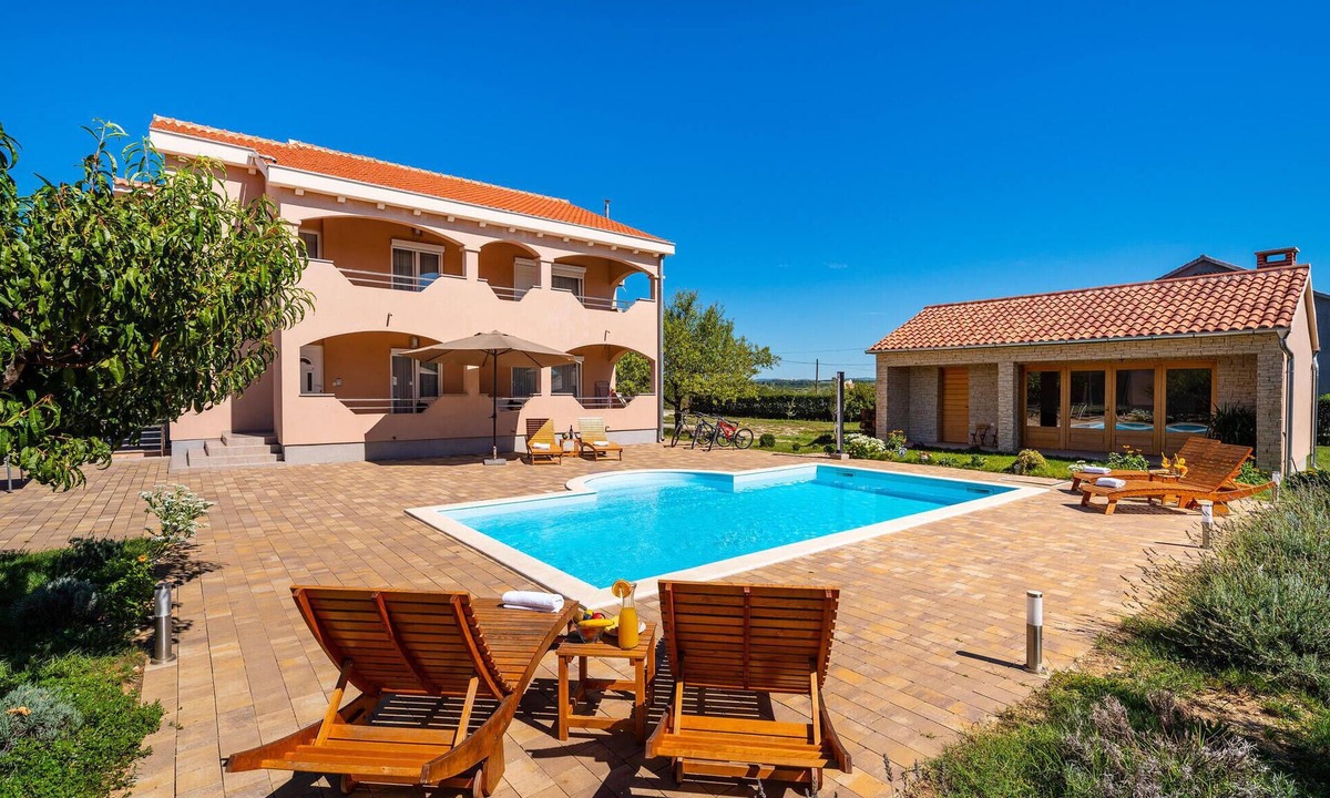 Suhovare House | Stunning home in Suhovare