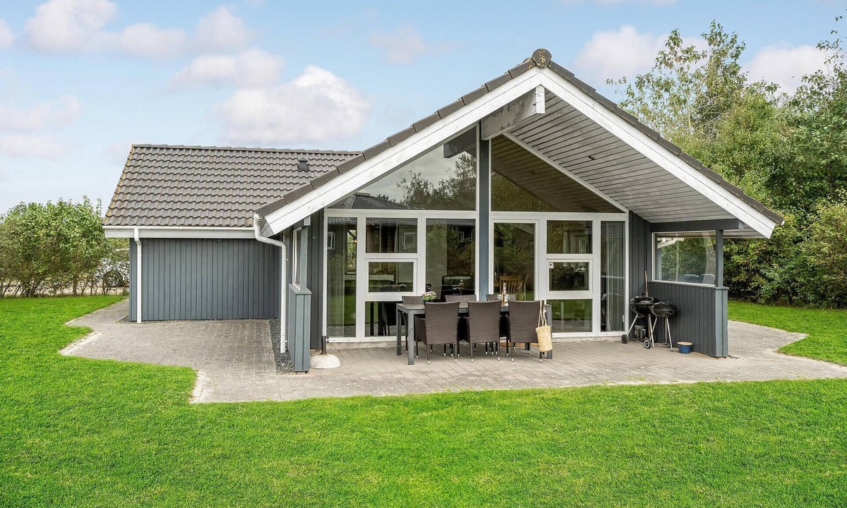 Skaven Strand House | Stunning home in Tarm with sauna