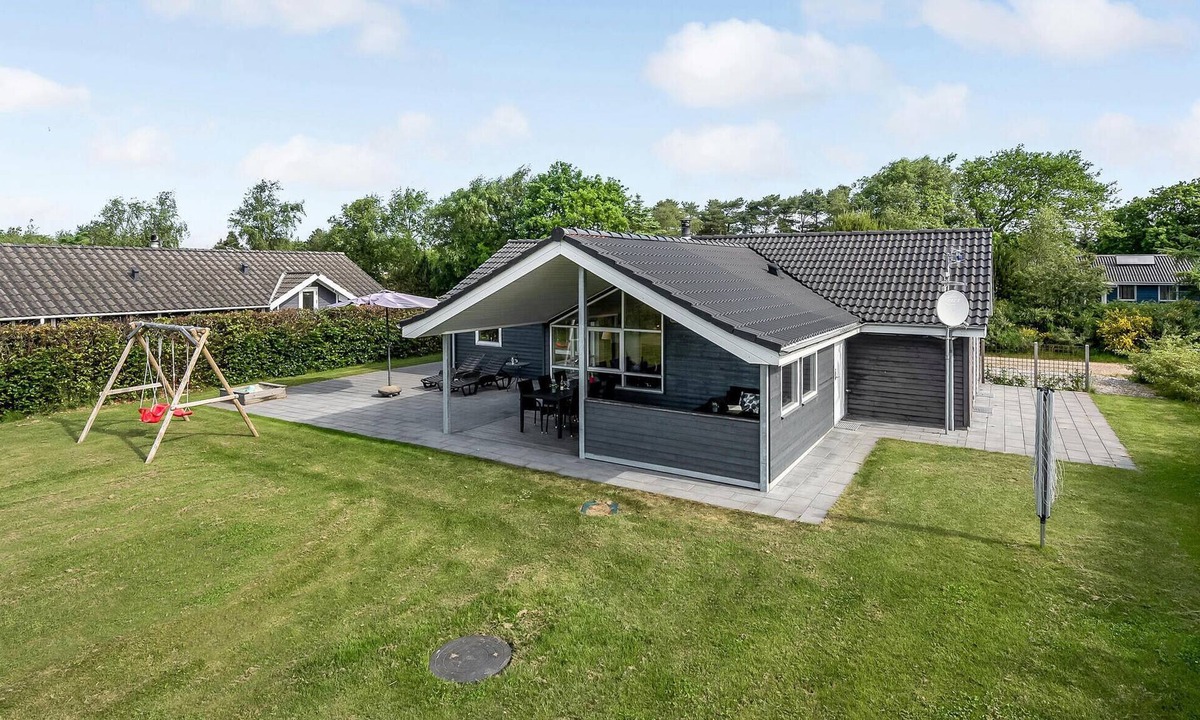 Skaven Strand House | Stunning home in Tarm with sauna