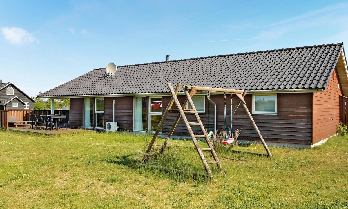 Skaven Strand House | Stunning home in Tarm with sauna