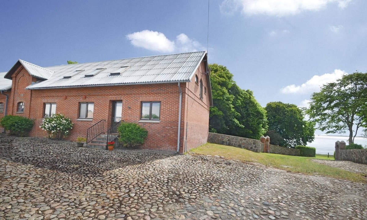 Thyholm House | Stunning home in Thyholm with kitchen