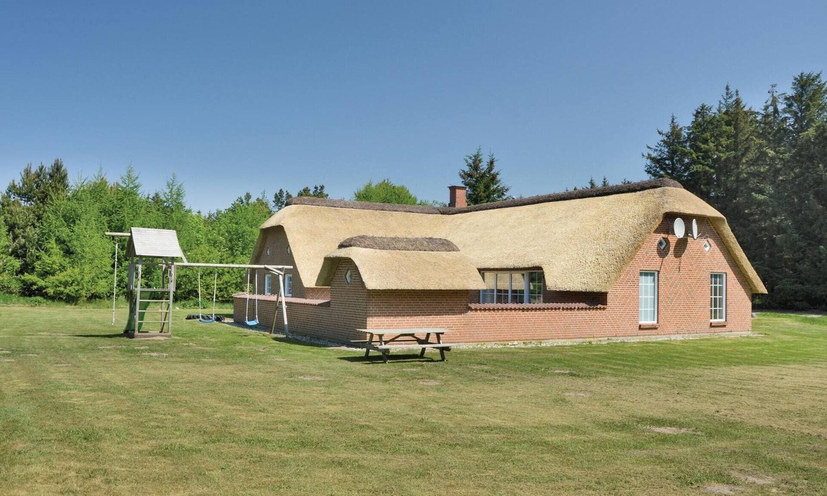 Øhuse House | Stunning home in Ulfborg with sauna