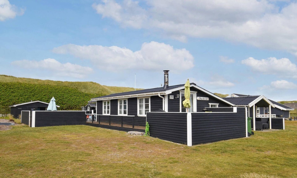 Fjand Badeby House | Stunning home in Ulfborg with WiFi