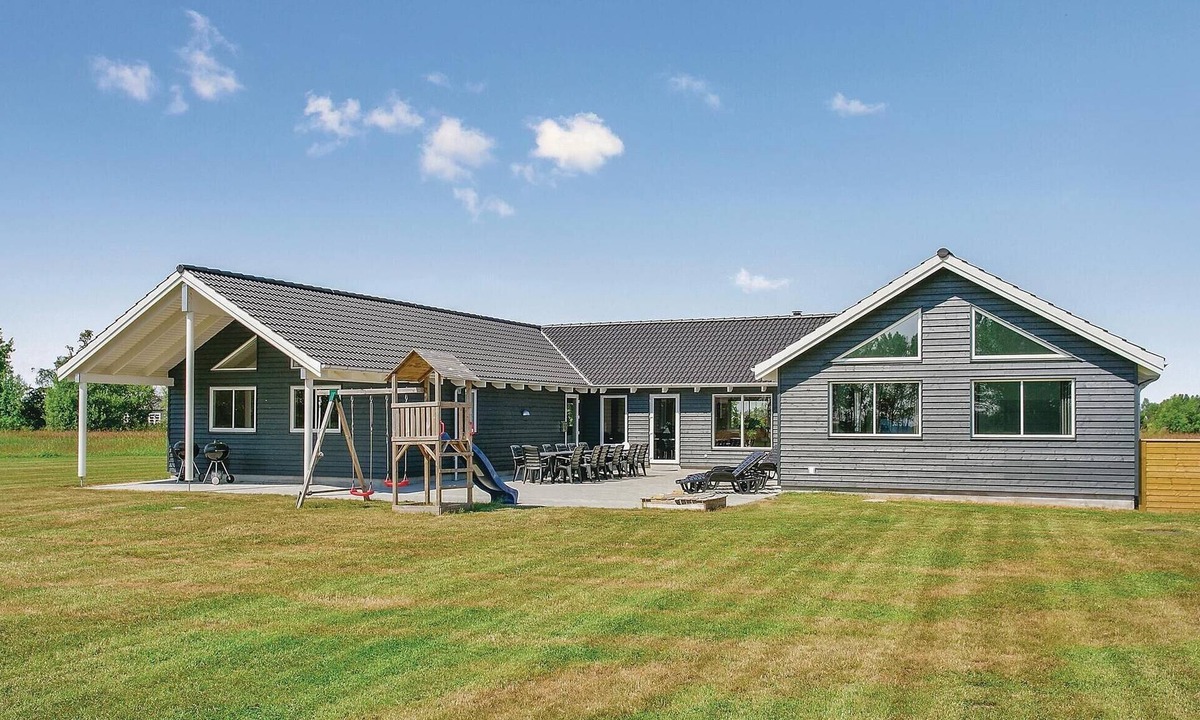 Bøtø By House | Stunning home in Væggerløse with sauna