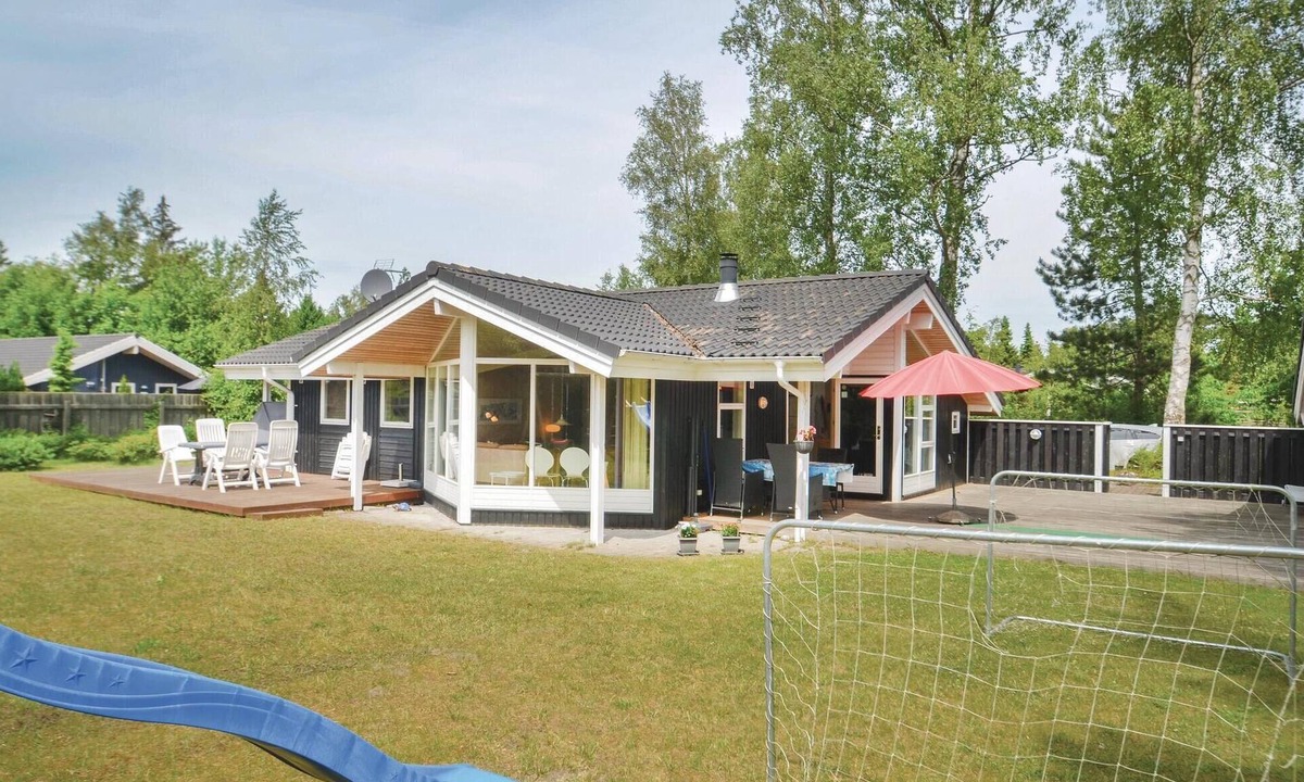 Marielyst House | Stunning home in Væggerløse with WiFi