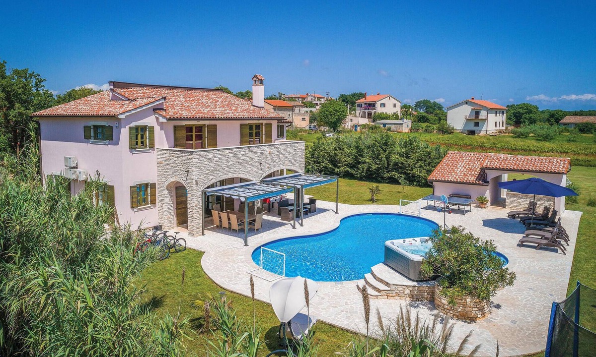 Valtura House | Stunning home in Valtura
