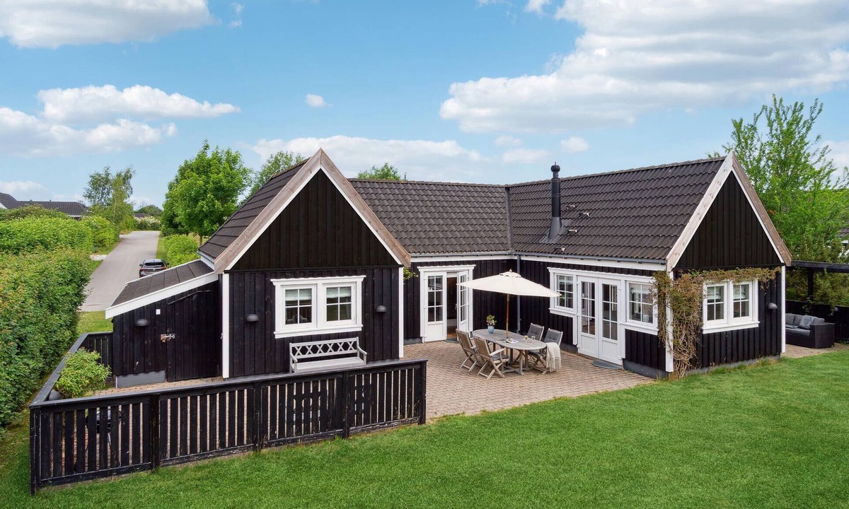 Holloselund House | Stunning home in Vejby with sauna