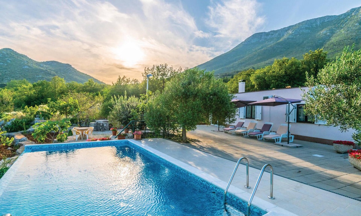 Vrgorac House | Stunning home in Vrgorac