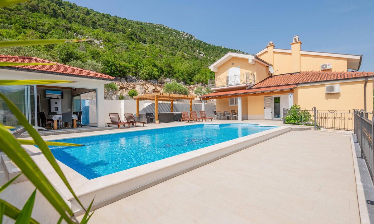 Vrgorac House | Stunning home in Vrgorac with sauna