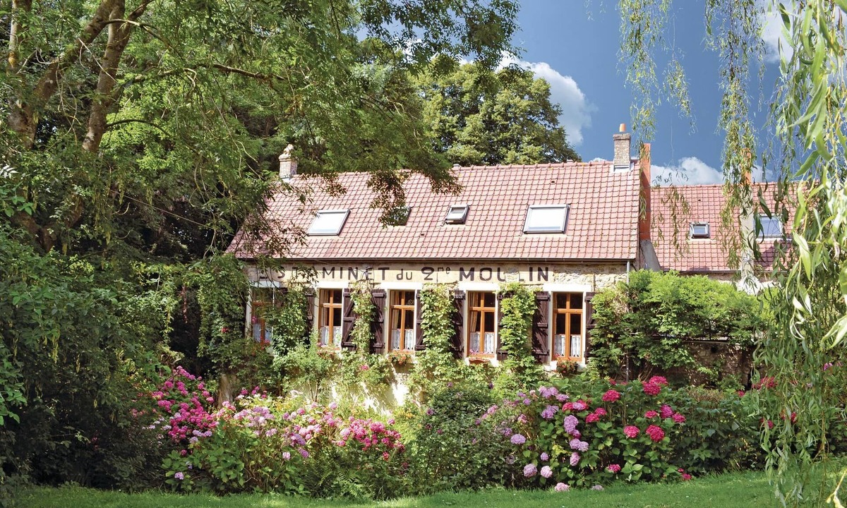 Wimille House | Stunning home in Wimille with kitchen