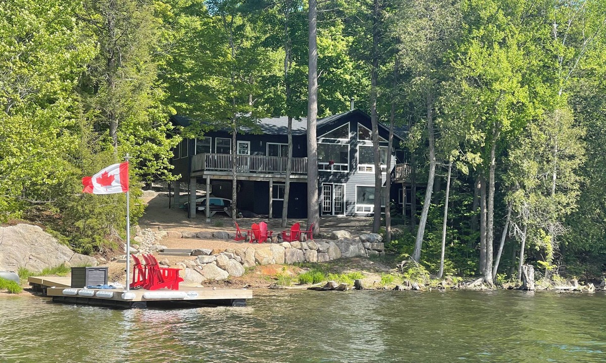 Magnetawan Cottage | Stunning Horn Lake Cottage Oasis