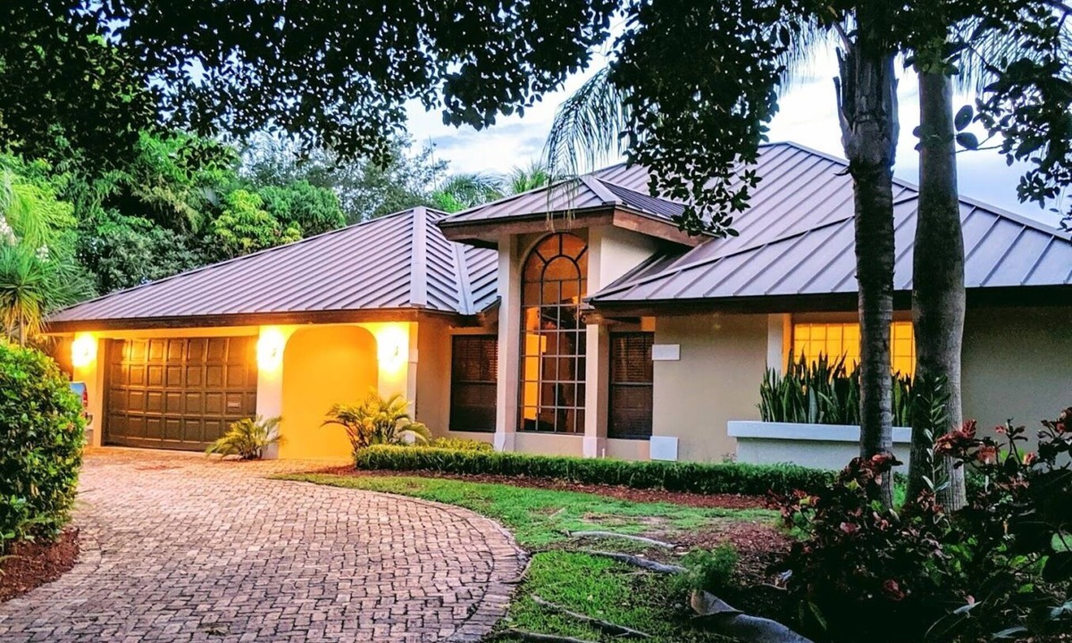 Deerfield Beach House | Stunning Indoor & Outdoor Living near Beach and Shopping. Close to Boca Raton
