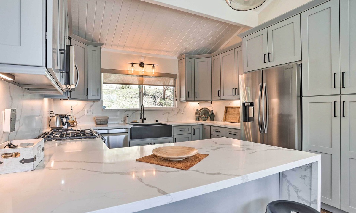 Lake Arrowhead Cottage | Stunning Lake Arrowhead Cabin w/Lake Views!