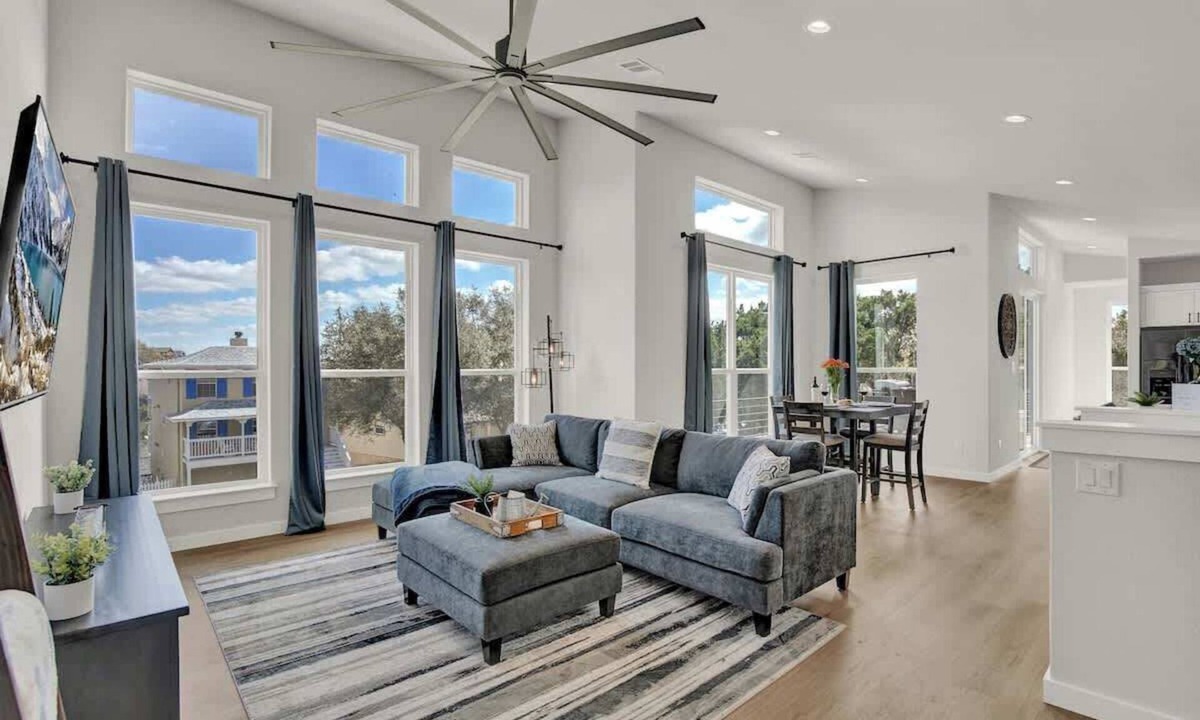 Point Venture House | Stunning Lake Home With Pool-beach-gym-boat Access