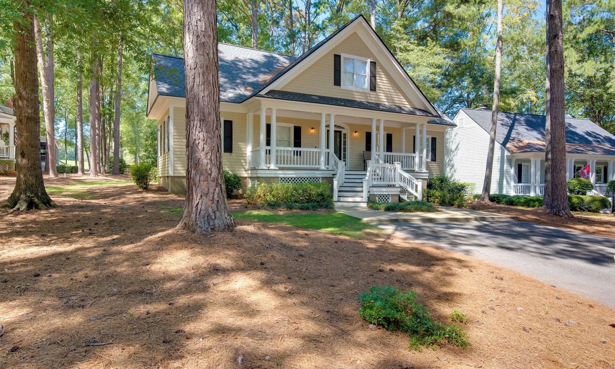 Eatonton Cottage | Stunning Lake Oconee Retreat w/Pool Access!