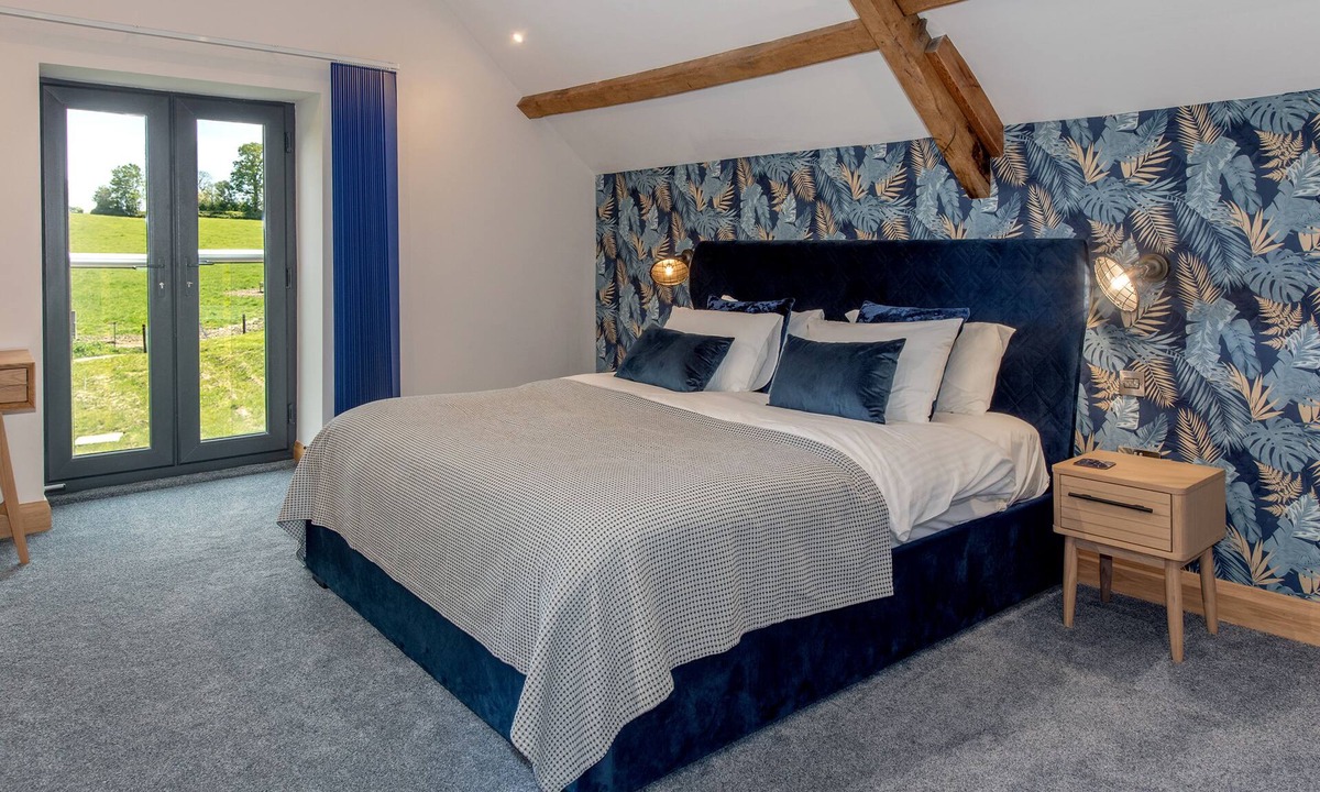 Ilminster House | Stunning lake view