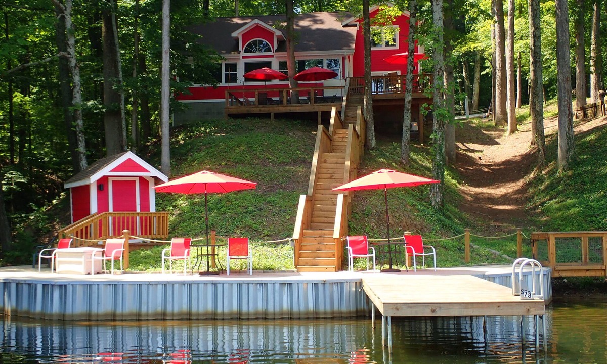 Princes Lakes House | STUNNING LAKEFRONT PROPERTY SURROUNDED BY BEAUTIFUL VIEWS. n