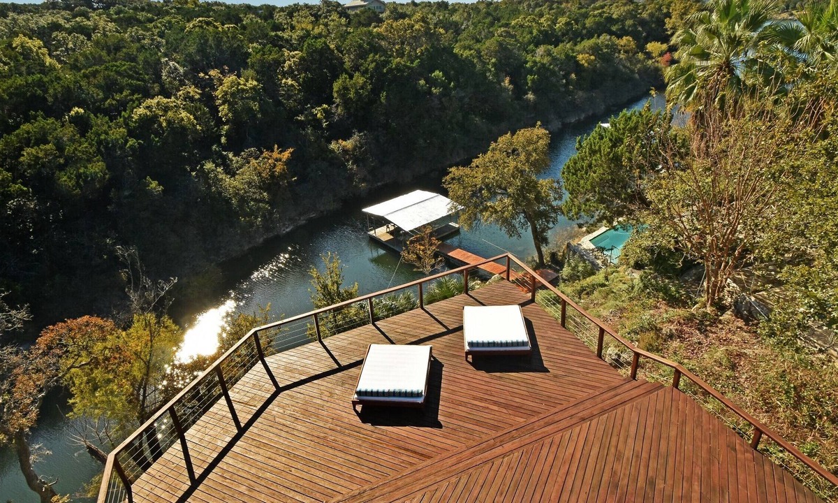 Volente Cabin | STUNNING Lakefront Cabin with HUGE outdoor patio