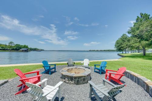 Star Harbor House | Stunning Lakefront Malakoff Home w/Dock & Deck