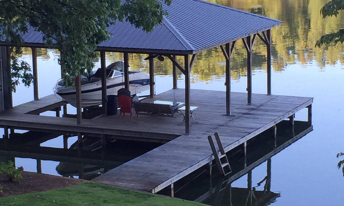 Leesburg House | Stunning Lakefront!