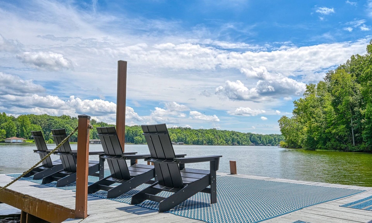 Livingston House | Stunning lakefront house with view, Free Wifi and secluded swimming area