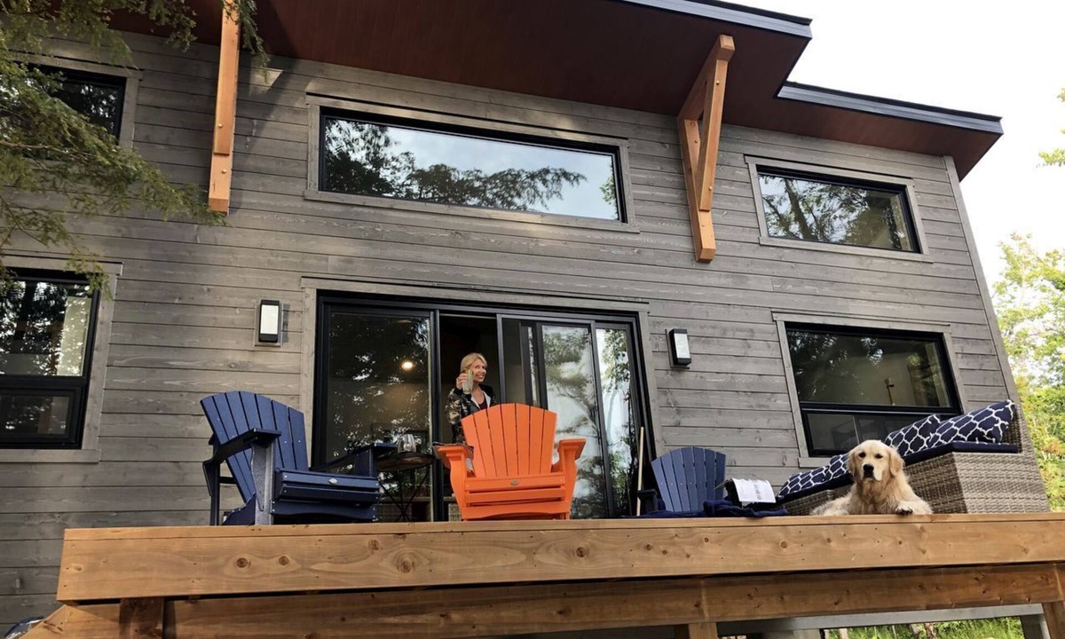 McDougall Cabin | Stunning Lakeside Cabin in McKellar, Ontario - The Ultimate Glamping Getaway Destination