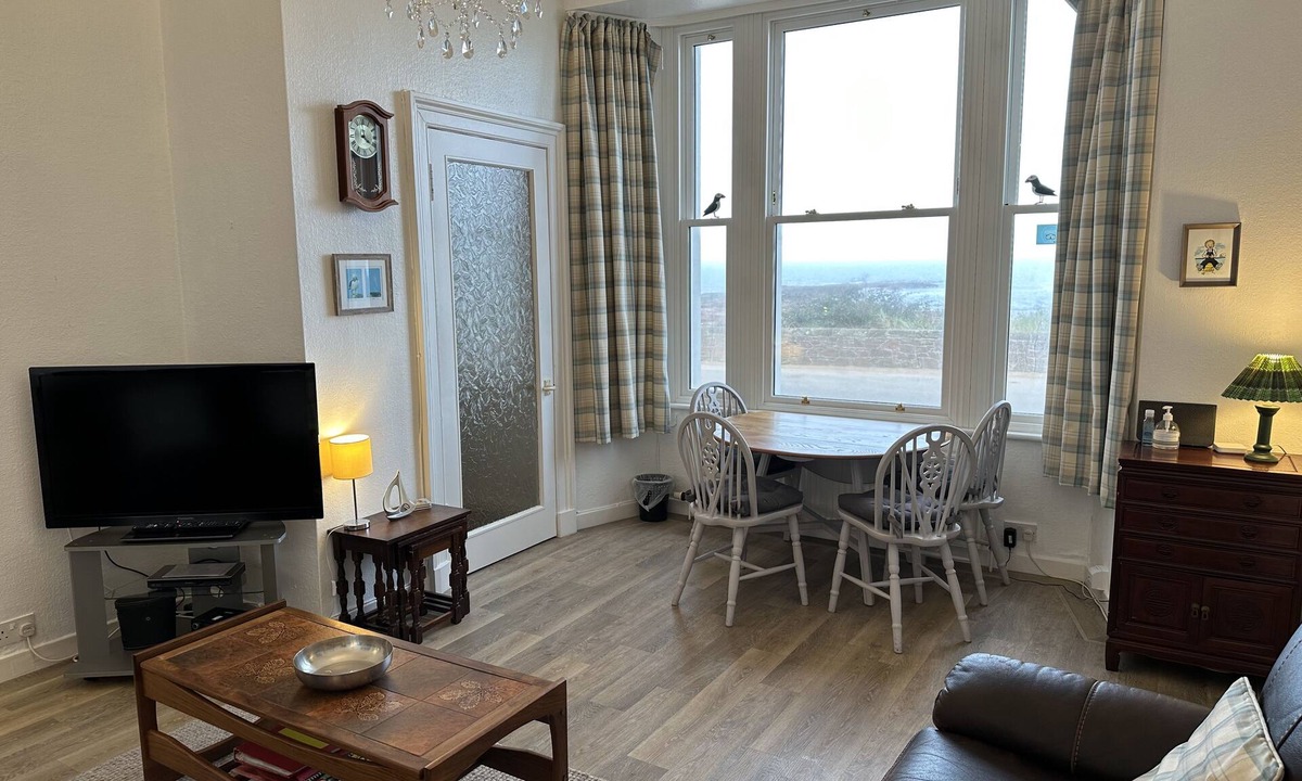 North Berwick Apartment | Stunning location - beachfront ground floor flat with private parking. Fab views
