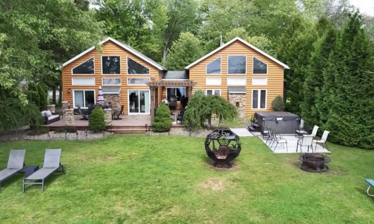 Blossvale House | Stunning Luxury lakefront House on Oneida Lake with hottub, firepit and Gameroom
