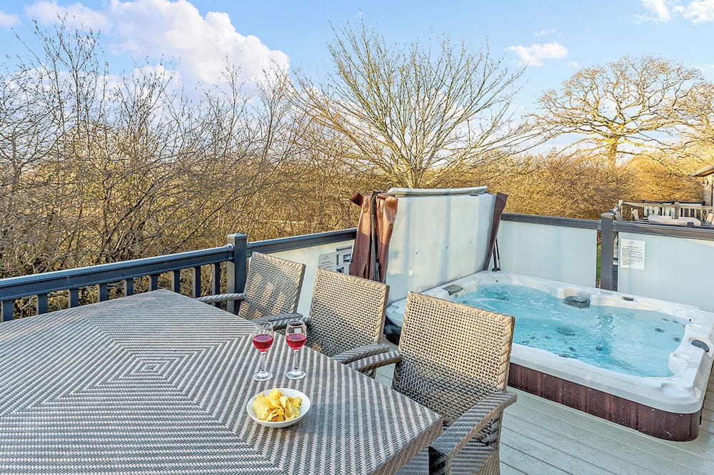 Axminster Ski Chalet | Stunning luxury lodge.